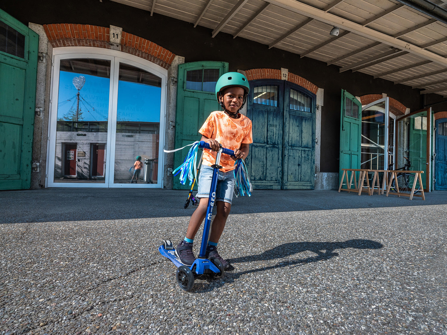 Micro Maxi Deluxe LED Scooter - Blue/White – G. Willikers